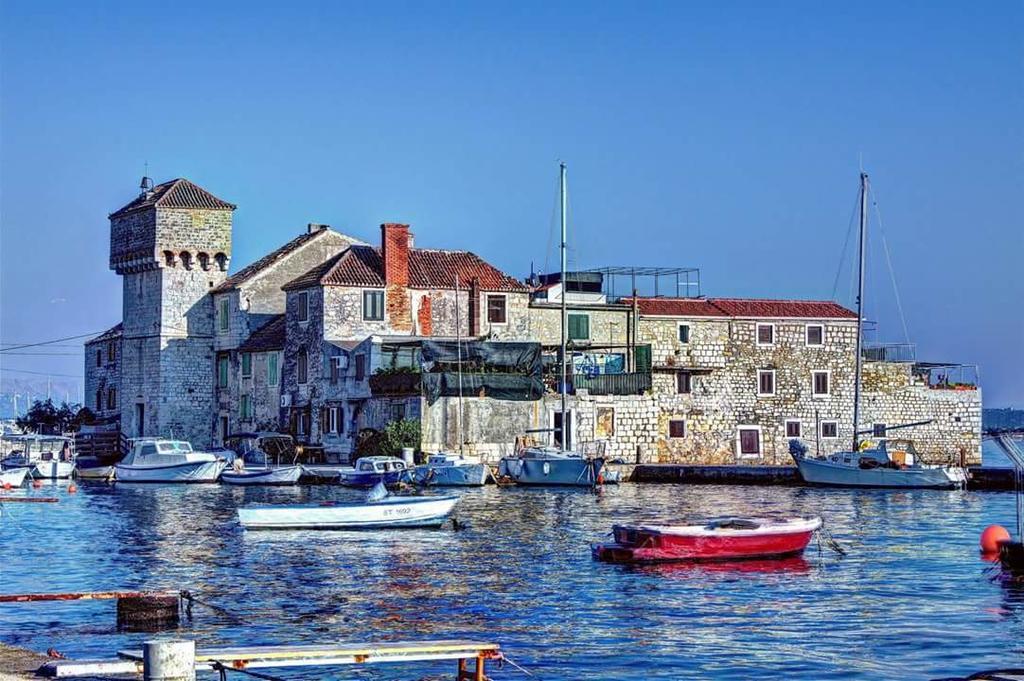 Modern Apartment Near Split & Trogir Kastela Bagian luar foto
