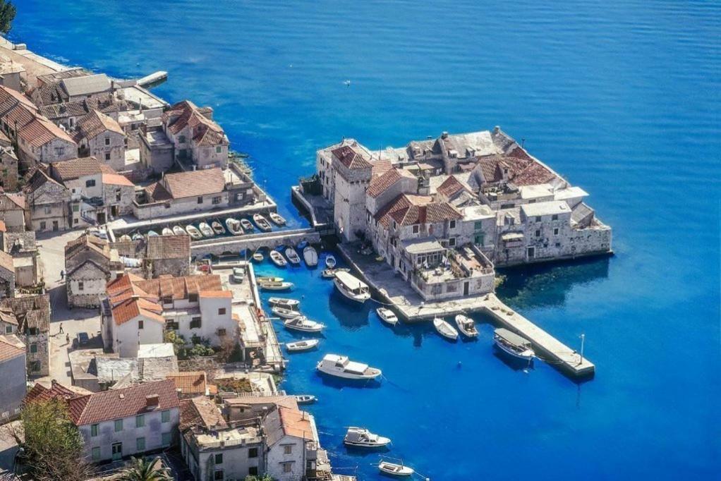 Modern Apartment Near Split & Trogir Kastela Bagian luar foto